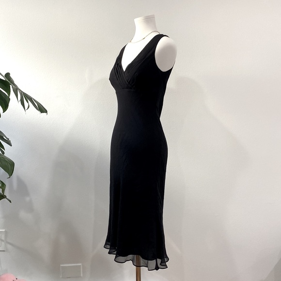 BCBG Max Azria Silk Chiffon Sleeveless Knee Lenght Dress - Picture 6 of 8